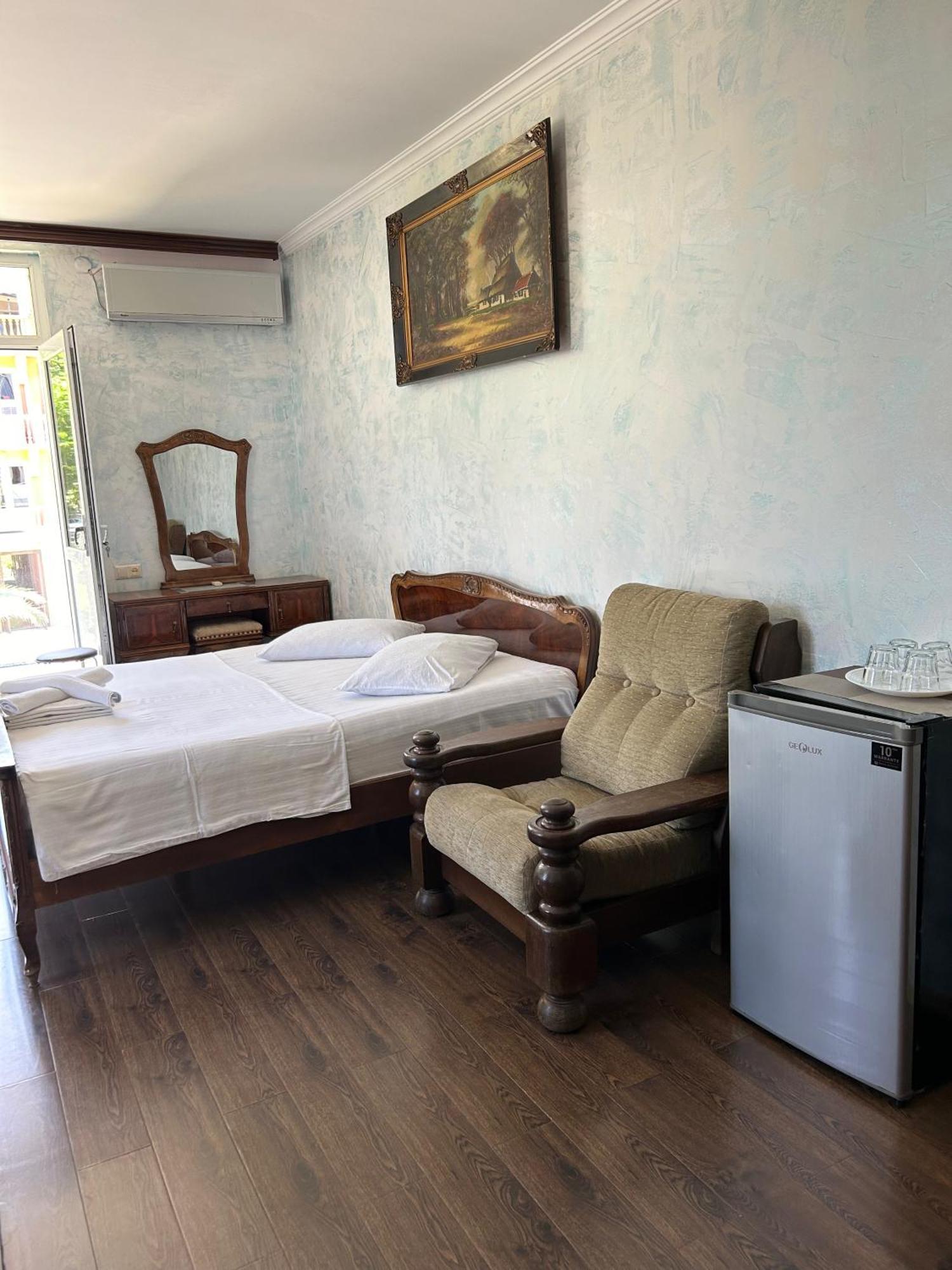 Hotel George Уреки Екстериор снимка