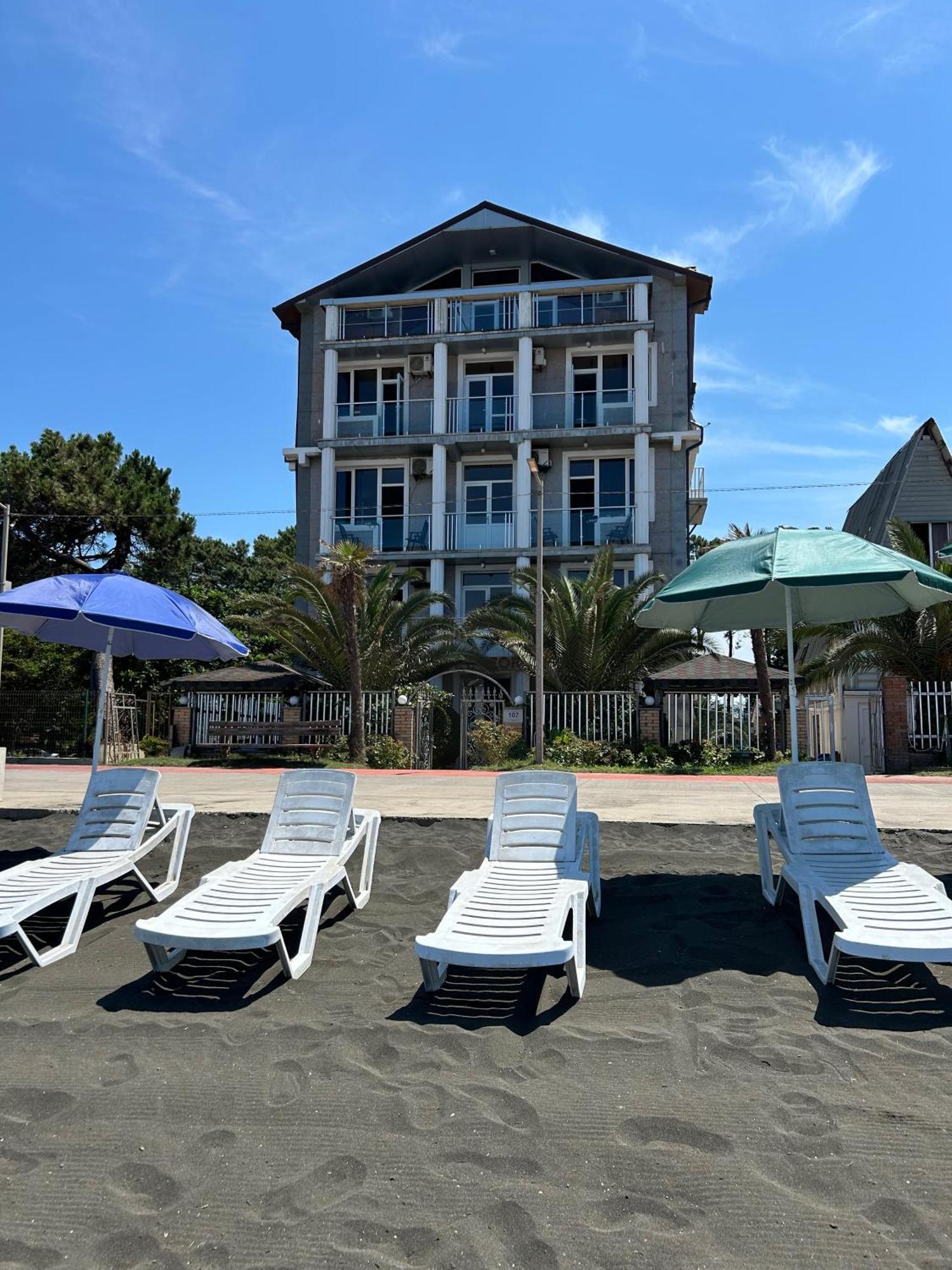 Hotel George Уреки Екстериор снимка
