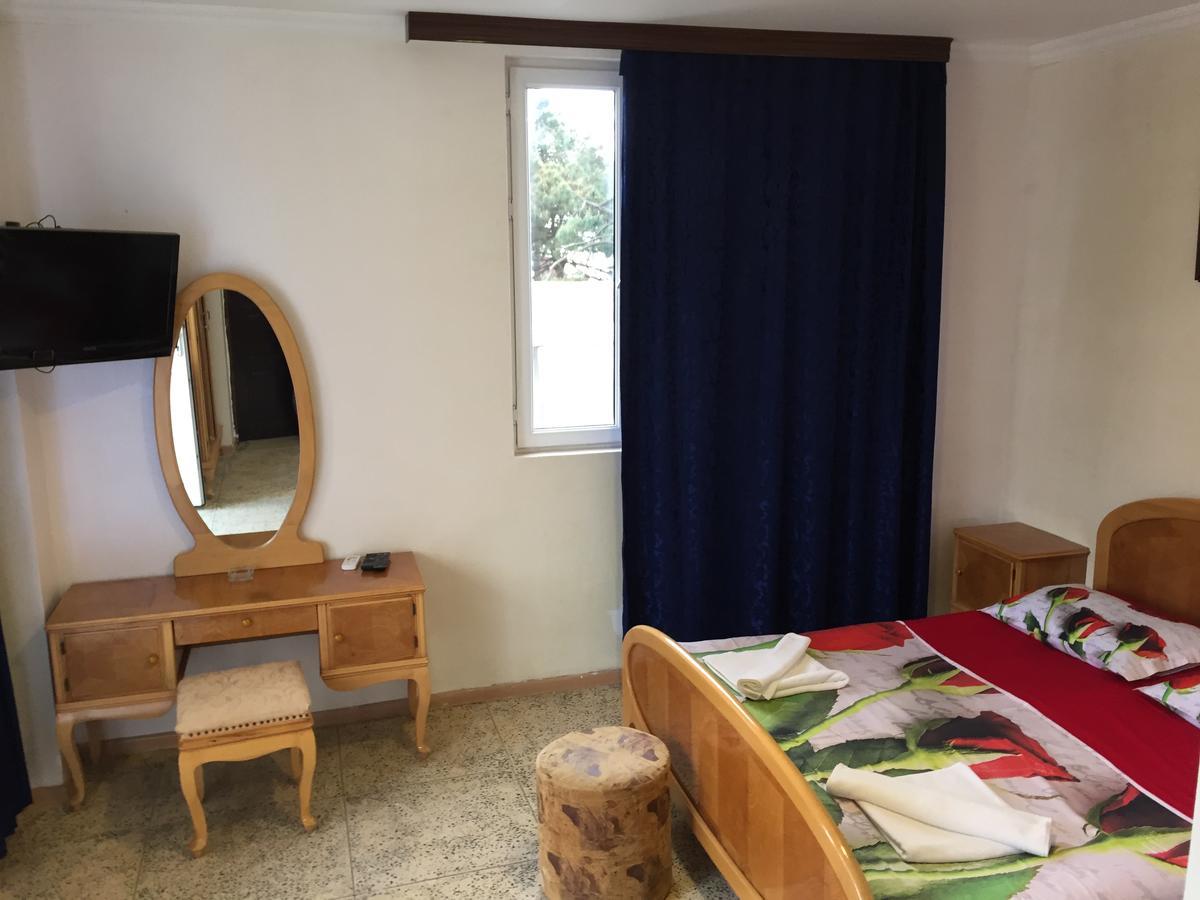 Hotel George Уреки Екстериор снимка
